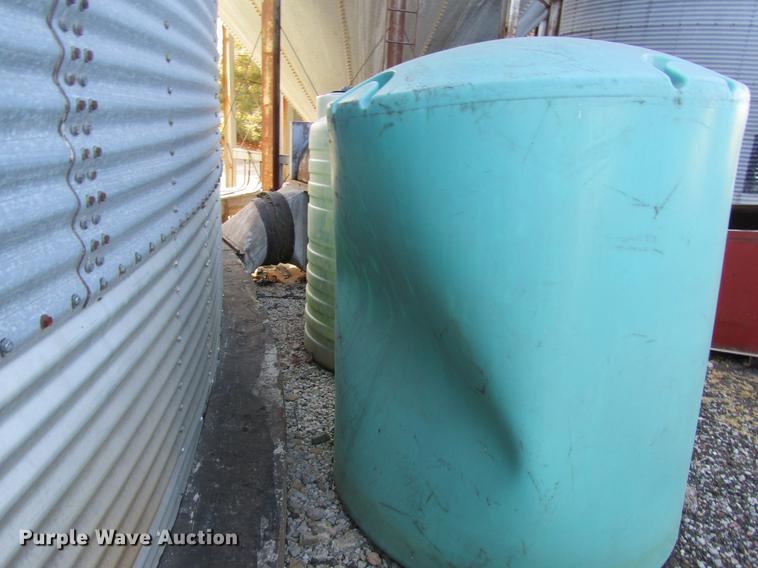 image for item DB5943 (2) poly tanks