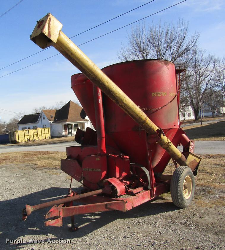 image for item DB5944 New Holland 350 grinder mixer