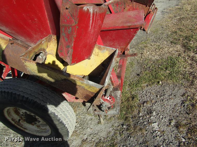 image for item DB5944 New Holland 350 grinder mixer