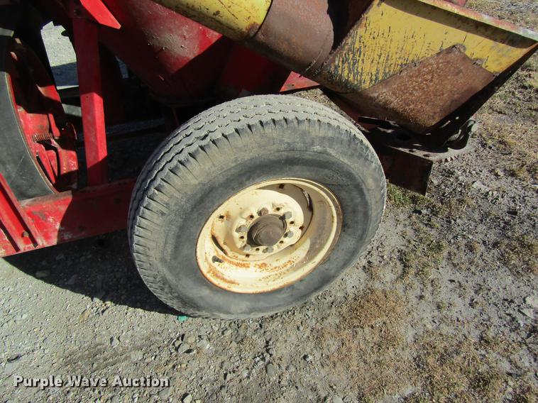 image for item DB5944 New Holland 350 grinder mixer