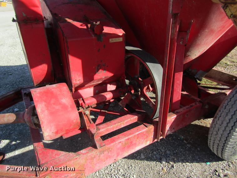image for item DB5944 New Holland 350 grinder mixer