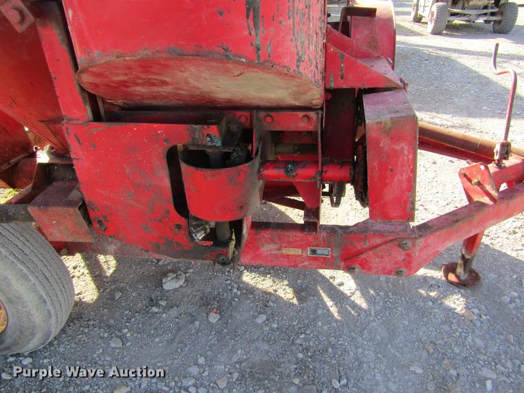 image for item DB5944 New Holland 350 grinder mixer