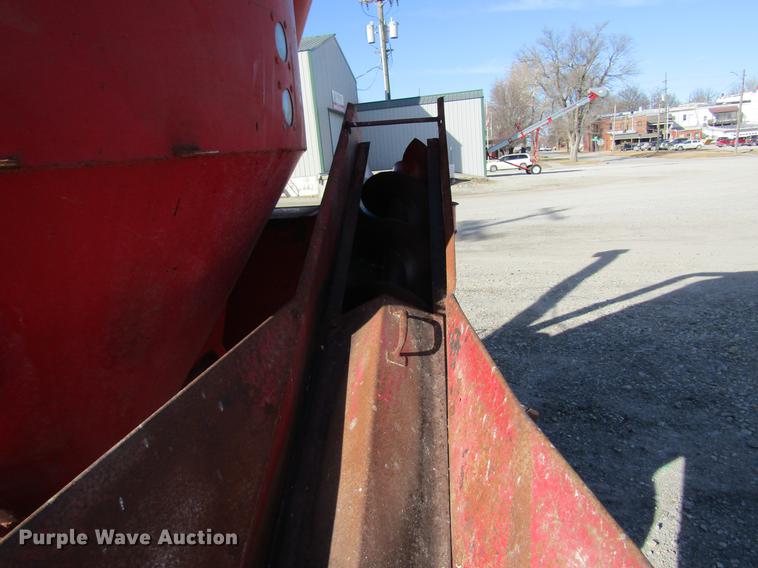 image for item DB5944 New Holland 350 grinder mixer