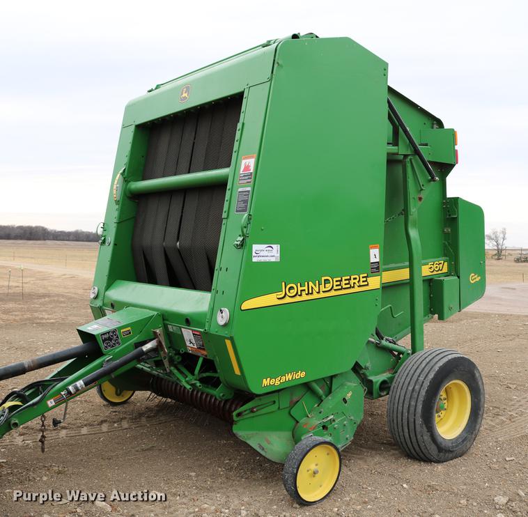 image for item DB6578 2004 John Deere 567 round baler