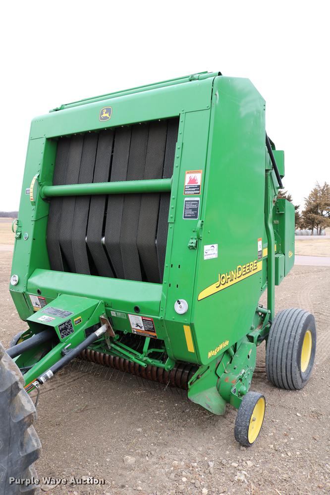 image for item DB6578 2004 John Deere 567 round baler