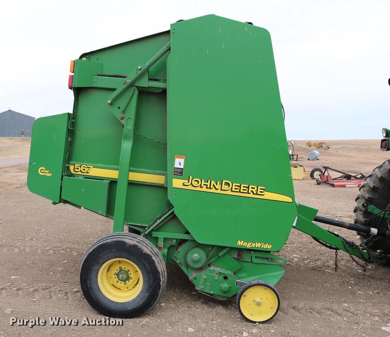 image for item DB6578 2004 John Deere 567 round baler