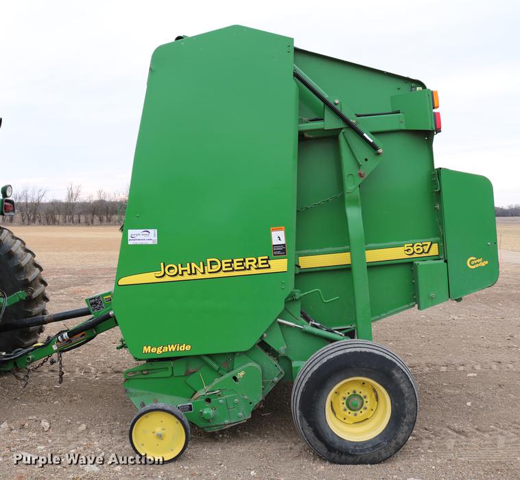 image for item DB6578 2004 John Deere 567 round baler