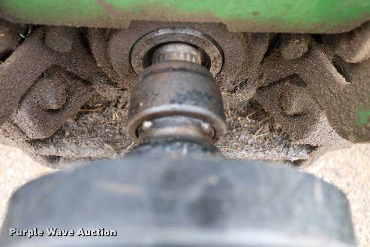 image for item DB6578 2004 John Deere 567 round baler