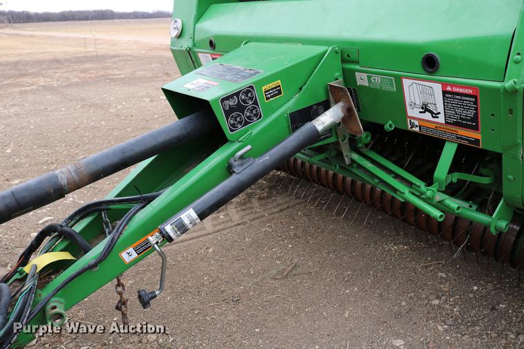 image for item DB6578 2004 John Deere 567 round baler