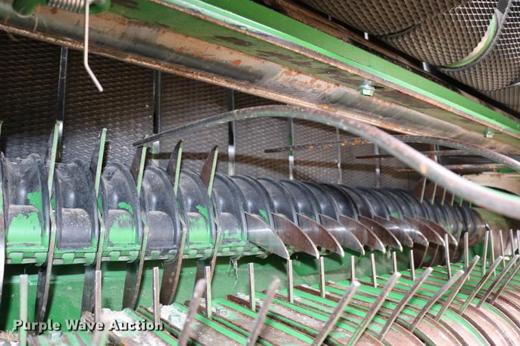 image for item DB6578 2004 John Deere 567 round baler