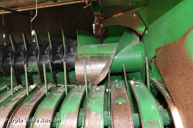 image for item DB6578 2004 John Deere 567 round baler