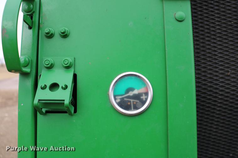 image for item DB6578 2004 John Deere 567 round baler