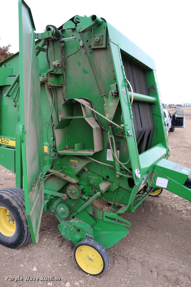image for item DB6578 2004 John Deere 567 round baler