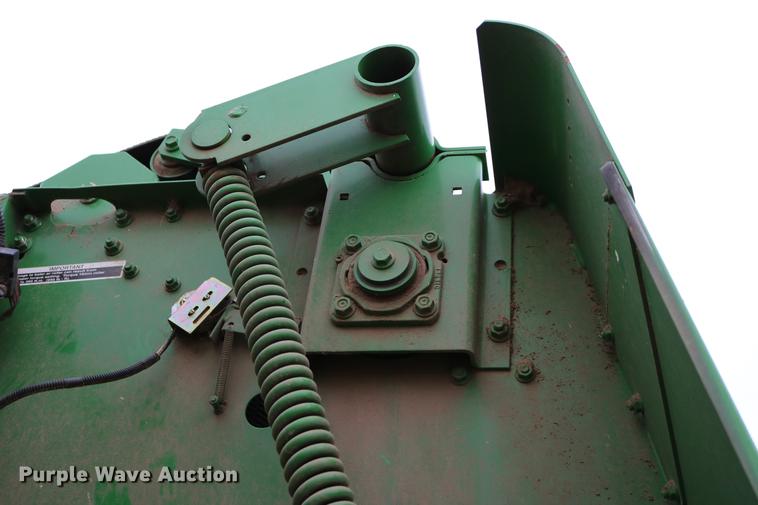image for item DB6578 2004 John Deere 567 round baler