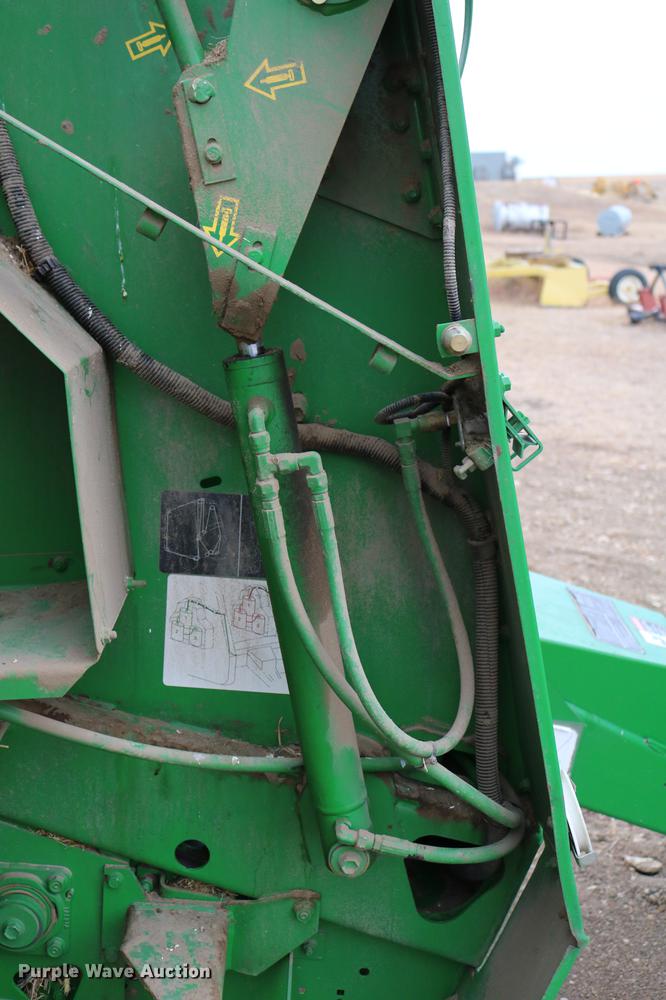 image for item DB6578 2004 John Deere 567 round baler