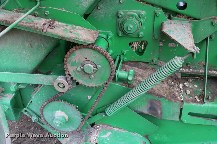 image for item DB6578 2004 John Deere 567 round baler