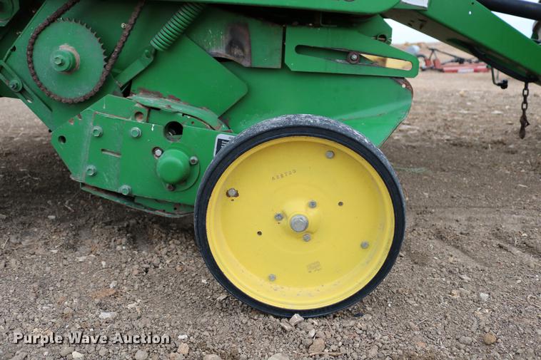 image for item DB6578 2004 John Deere 567 round baler