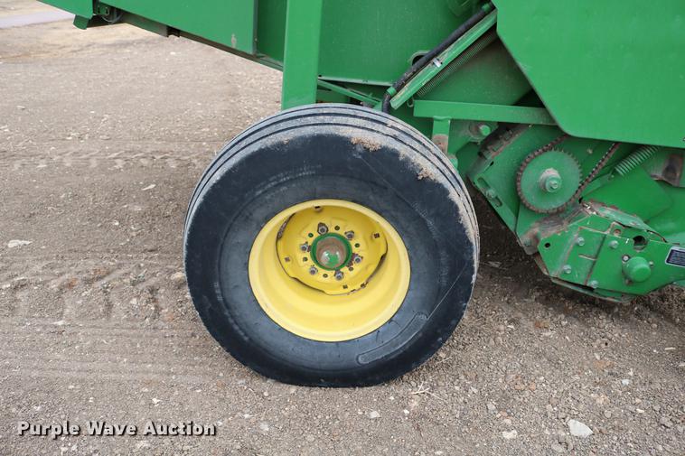 image for item DB6578 2004 John Deere 567 round baler