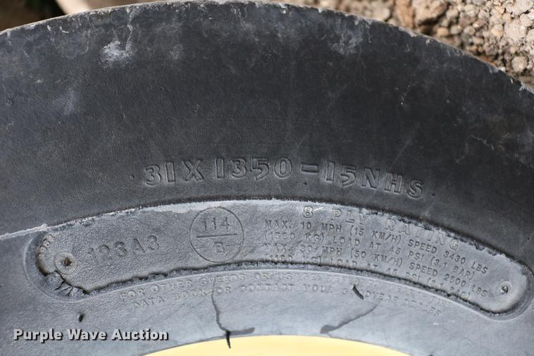 image for item DB6578 2004 John Deere 567 round baler