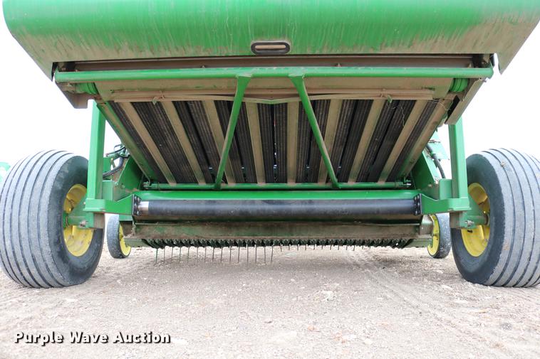 image for item DB6578 2004 John Deere 567 round baler