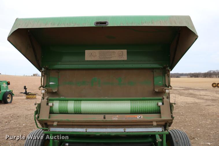 image for item DB6578 2004 John Deere 567 round baler