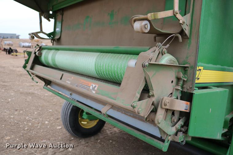 image for item DB6578 2004 John Deere 567 round baler