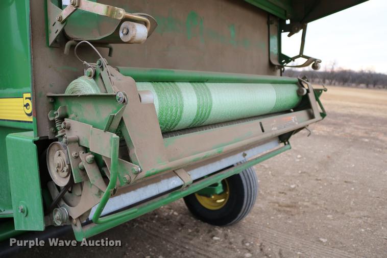 image for item DB6578 2004 John Deere 567 round baler