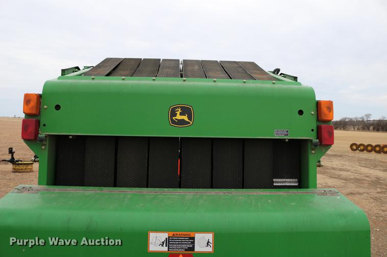image for item DB6578 2004 John Deere 567 round baler
