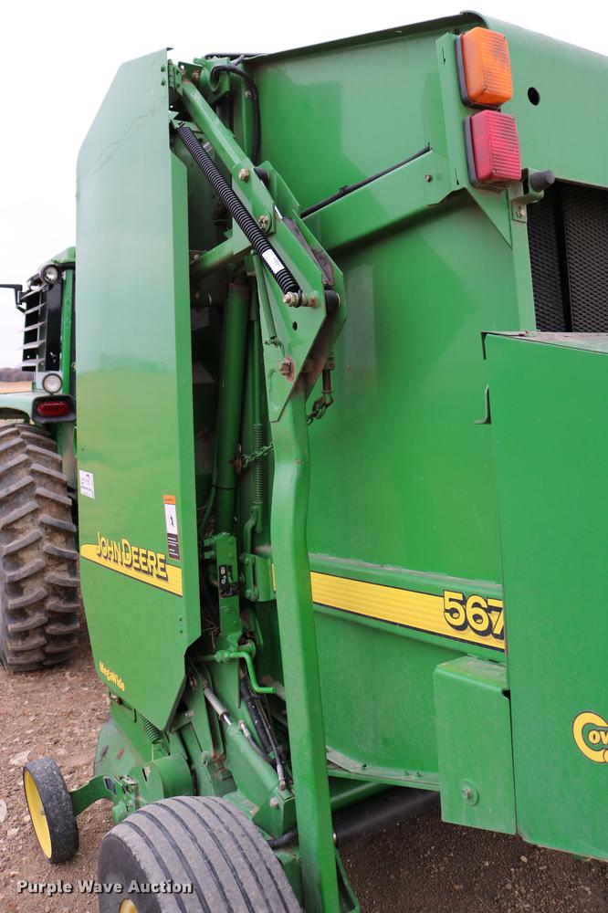 image for item DB6578 2004 John Deere 567 round baler