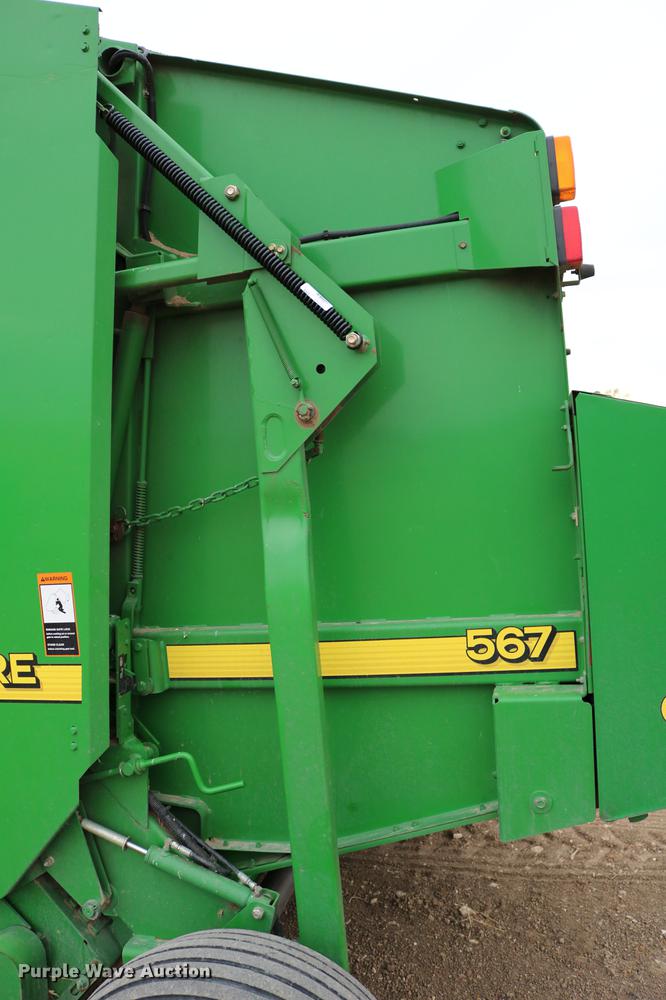image for item DB6578 2004 John Deere 567 round baler