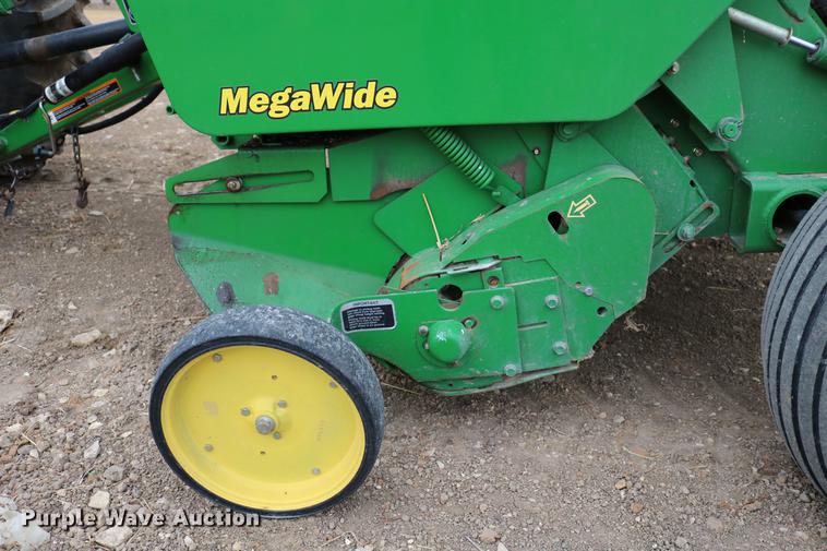 image for item DB6578 2004 John Deere 567 round baler
