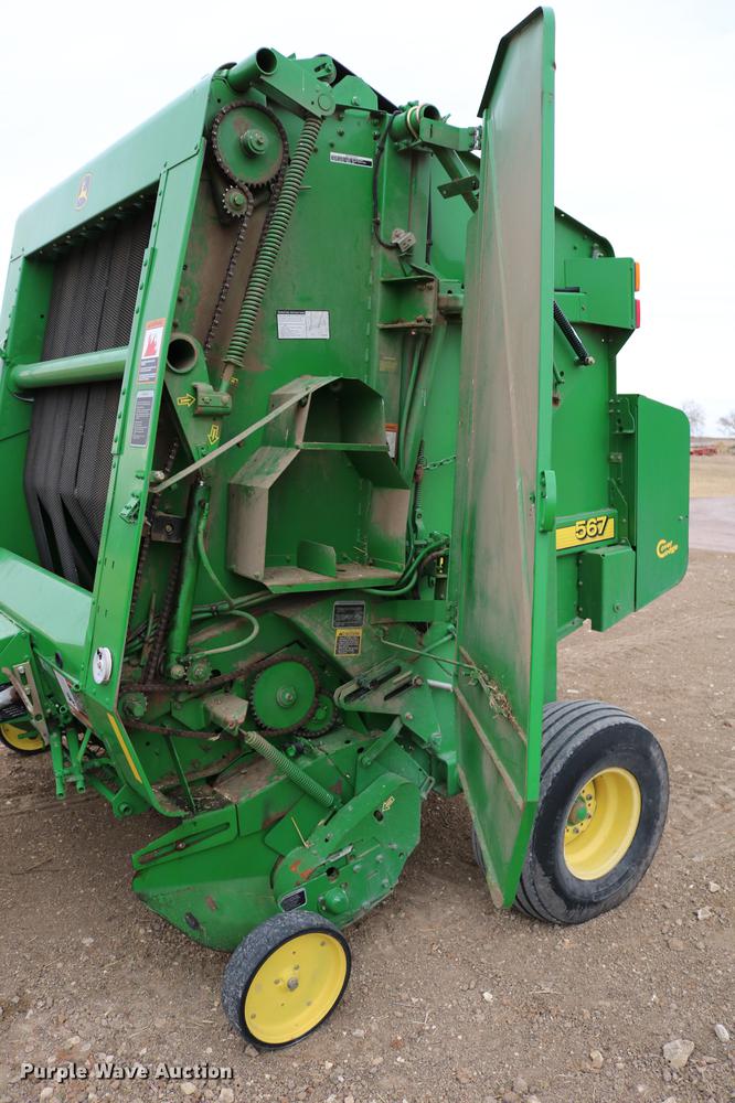 image for item DB6578 2004 John Deere 567 round baler