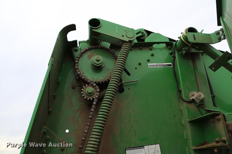 image for item DB6578 2004 John Deere 567 round baler