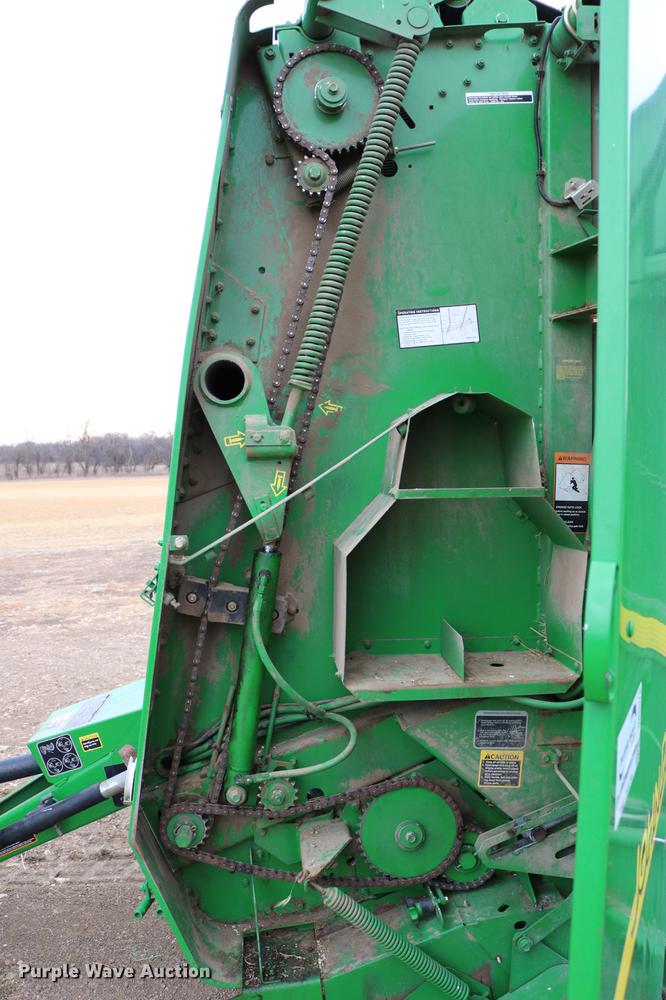 image for item DB6578 2004 John Deere 567 round baler