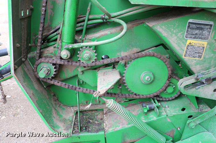 image for item DB6578 2004 John Deere 567 round baler