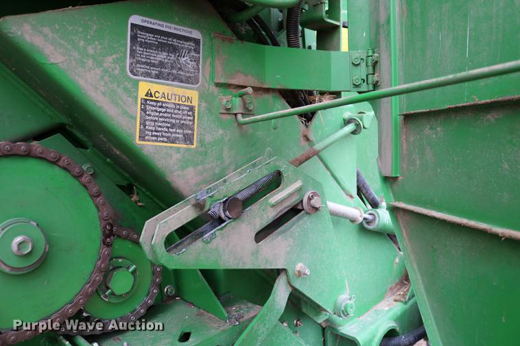 image for item DB6578 2004 John Deere 567 round baler