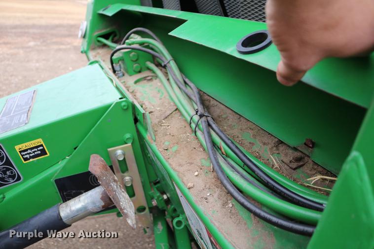 image for item DB6578 2004 John Deere 567 round baler