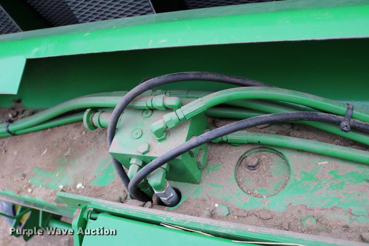 image for item DB6578 2004 John Deere 567 round baler