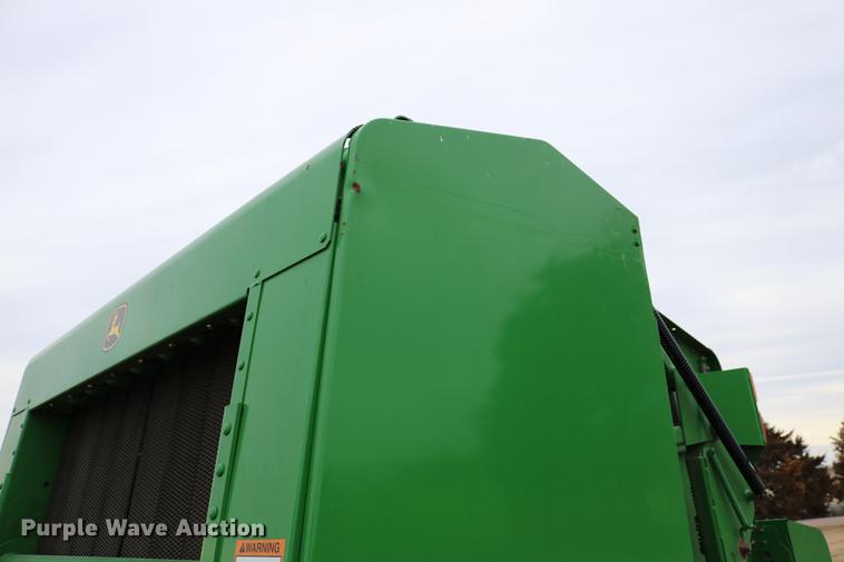 image for item DB6578 2004 John Deere 567 round baler