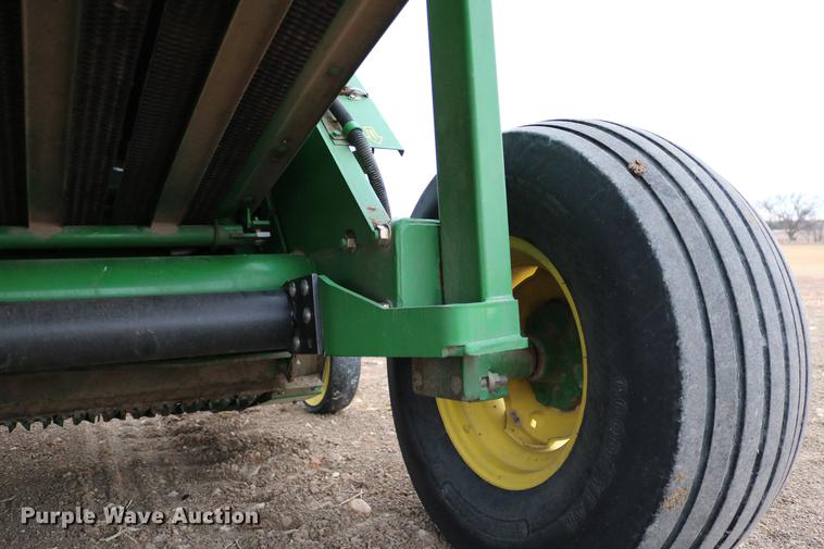 image for item DB6578 2004 John Deere 567 round baler