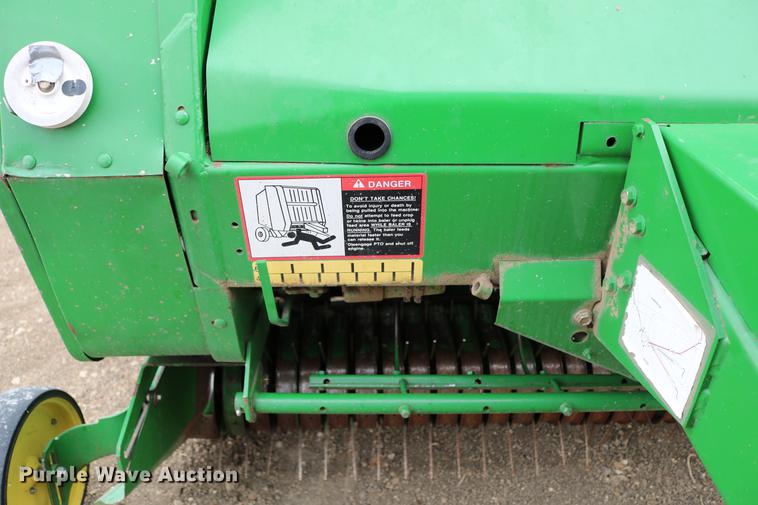 image for item DB6578 2004 John Deere 567 round baler