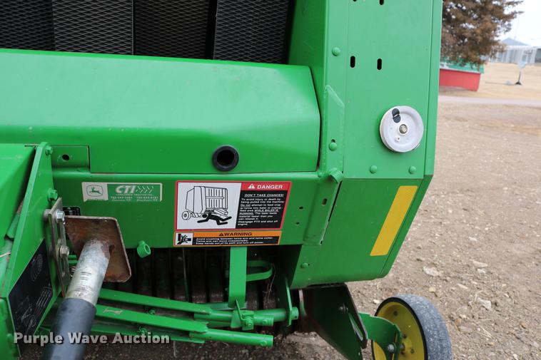 image for item DB6578 2004 John Deere 567 round baler