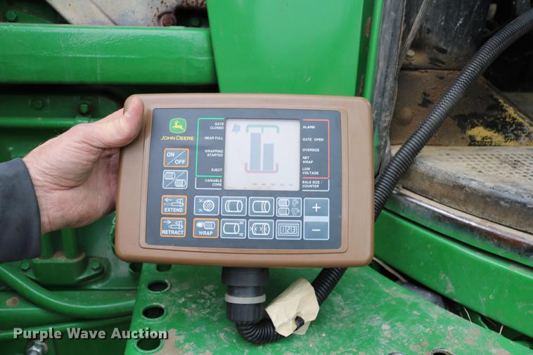 image for item DB6578 2004 John Deere 567 round baler