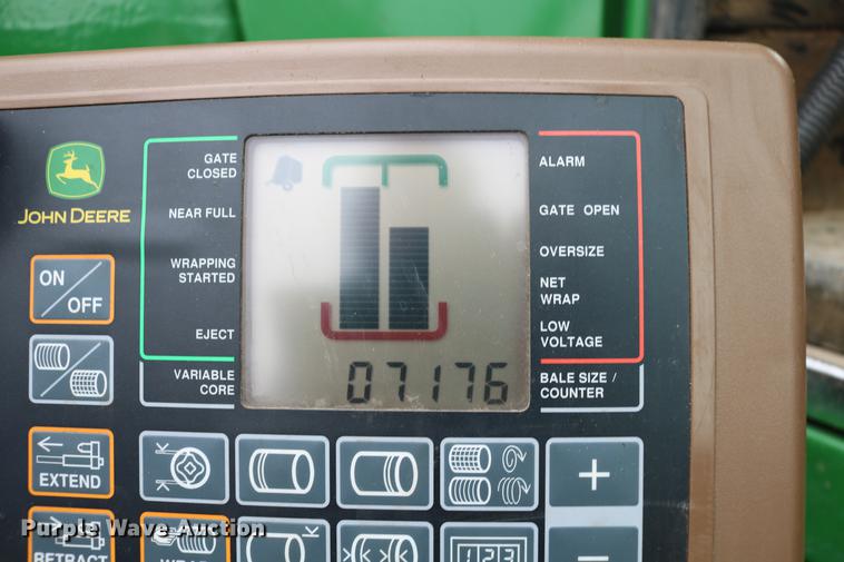 image for item DB6578 2004 John Deere 567 round baler