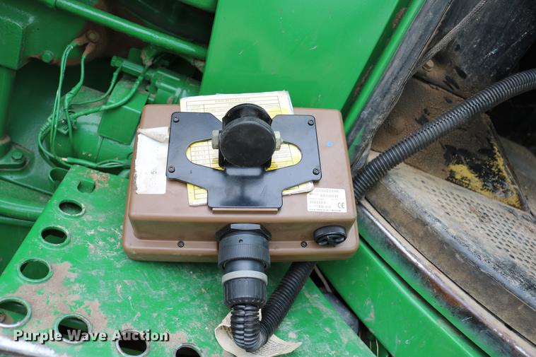 image for item DB6578 2004 John Deere 567 round baler