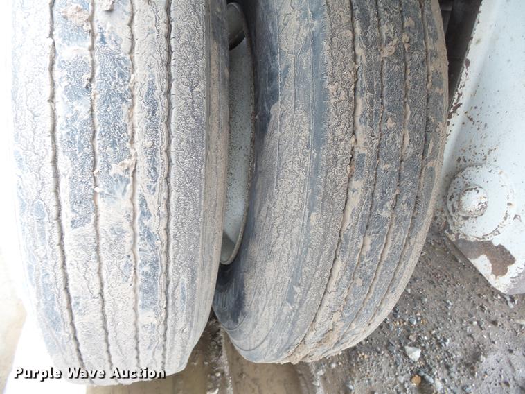 image for item DB7202 2008 Manac double hopper bottom grain trailer