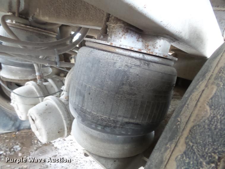 image for item DB7202 2008 Manac double hopper bottom grain trailer