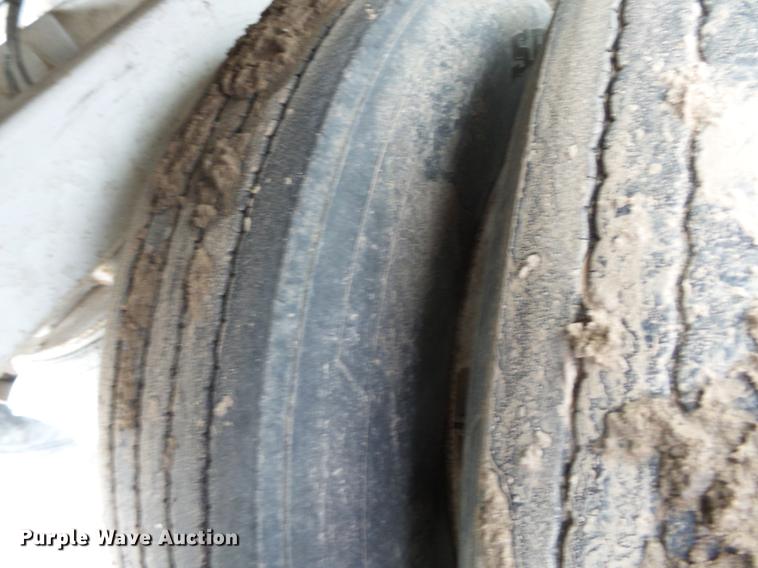 image for item DB7202 2008 Manac double hopper bottom grain trailer