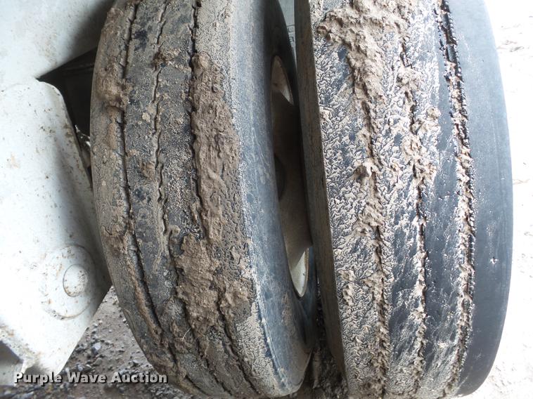 image for item DB7202 2008 Manac double hopper bottom grain trailer