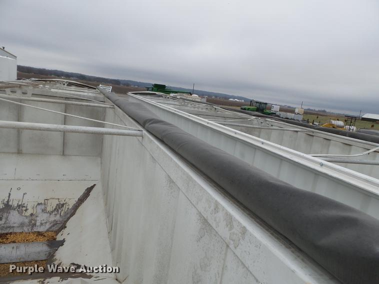 image for item DB7202 2008 Manac double hopper bottom grain trailer